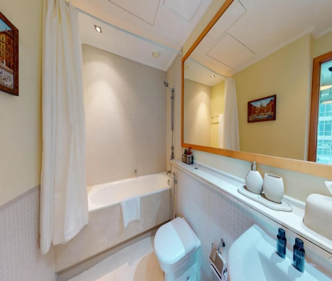Hometown Apartments - Modern Spacious 2 Bedroom Apartment In Marina Dubai